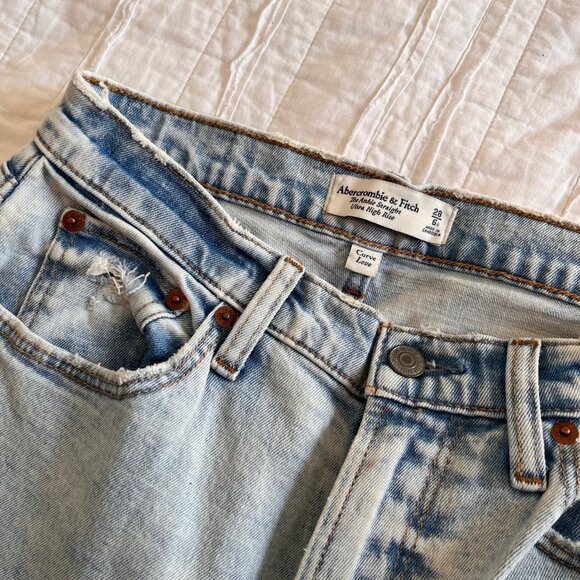 Abercrombie + Lulus Outfit Bundle —Jeans (28) + Sweetheart Bodysuit (M) - Picture 4 of 6